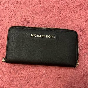 Used michael kors wristlet